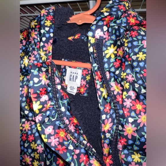 Sherpa Lined GAP puffer jacket - Picture 3 of 3